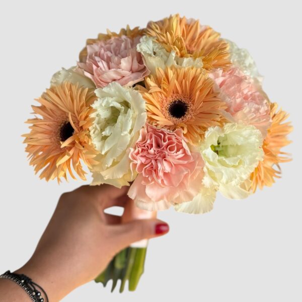 Buchet mireasa din gerbera spider si eustoma